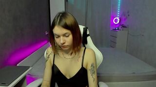 let_me_seee - [Video] nakedshow teengirl biglegs tight